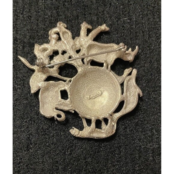 Signed AJC Vintage ANIMALS around the World GLOBE BROOCH Pin Silver Tone - Picture 3 of 4